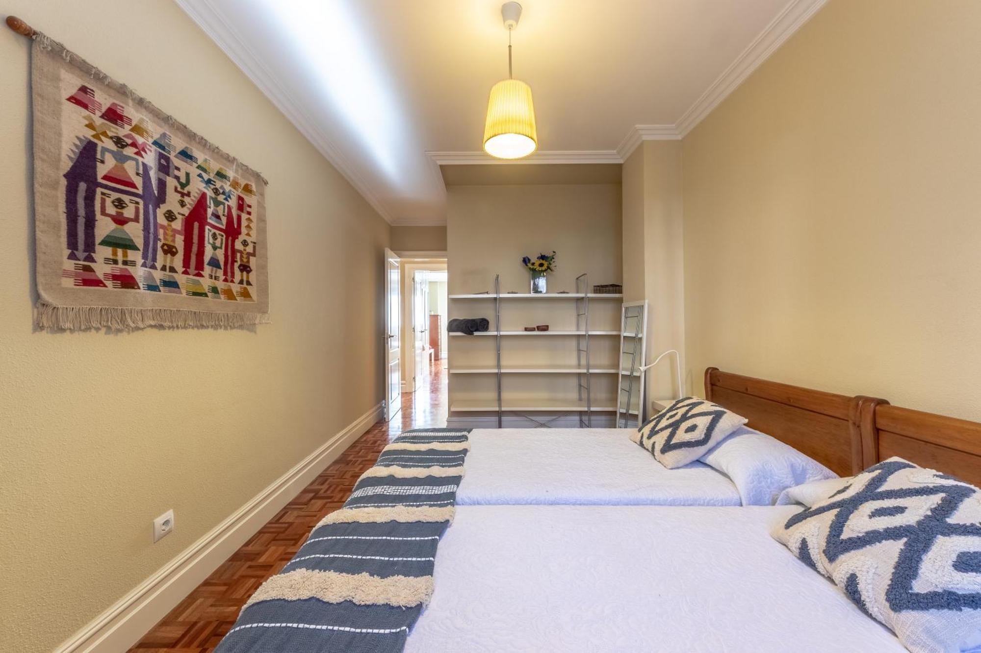 Apartment Grande Luminoso, Garaje, Arena, Casco Viejo