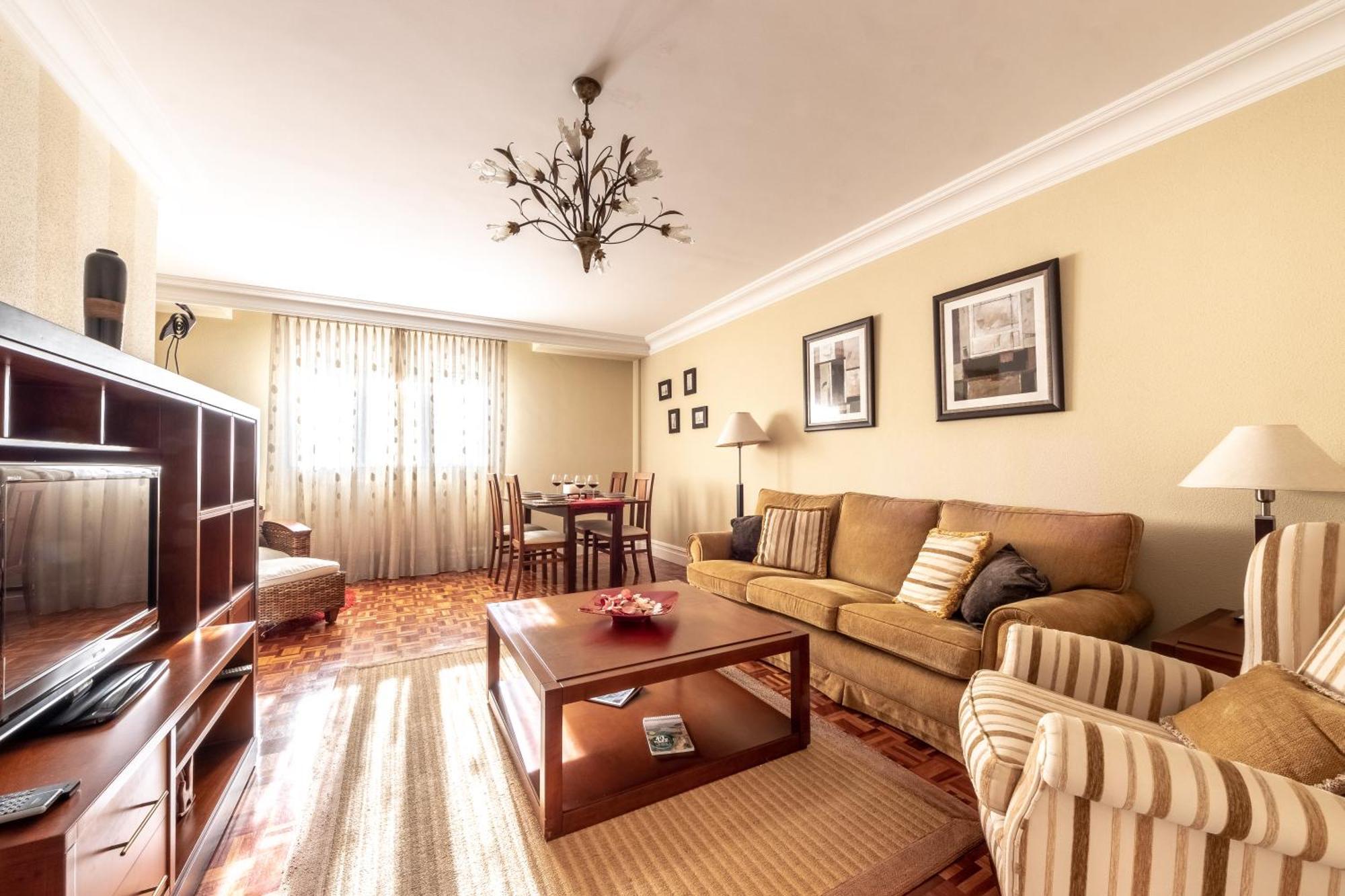 Apartment Grande Luminoso, Garaje, Arena, Casco Viejo Bilbao